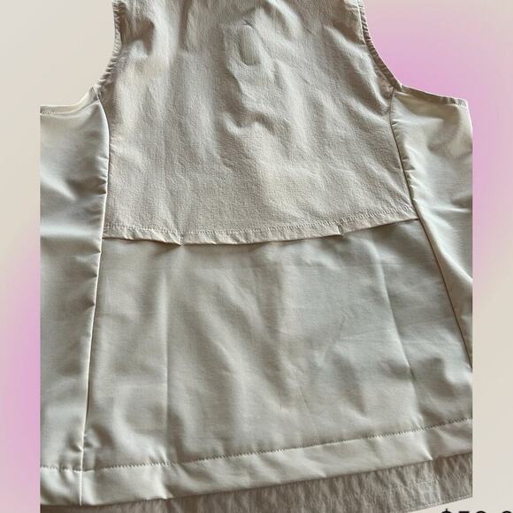 Adidas women’s running vest size M. Cream/ivory color. Full front zip. - Picture 12 of 12